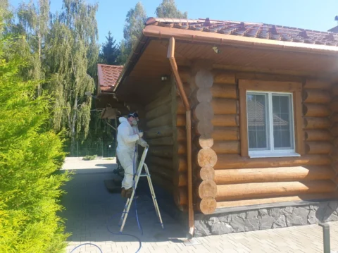 Нанесение Ксиликс Геля с перметрином на сруб деревянного дома