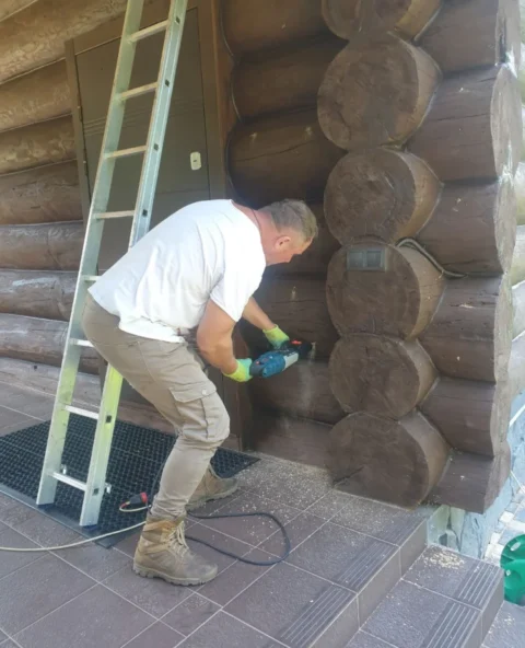 Подготовка деревянного сруба к обработке от жуков точильщиков